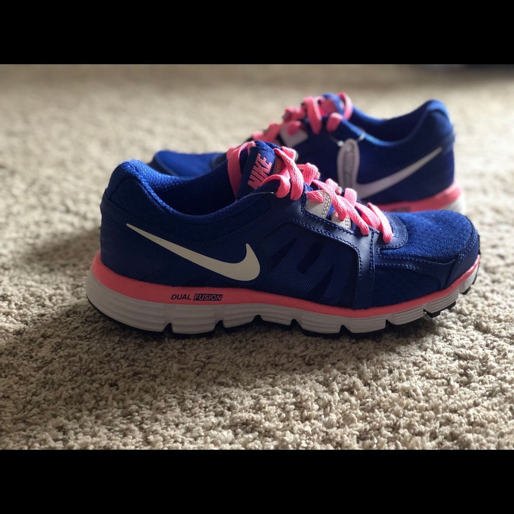 BRAND NEW NIKE running show